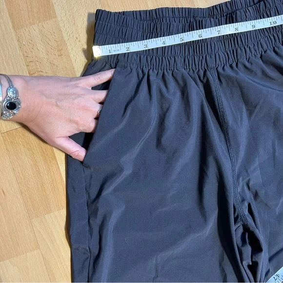 Vuori Villa Wideleg Pant in Black Flowy Wrinkle Resistant Athleisure Lounge - Picture 11 of 14